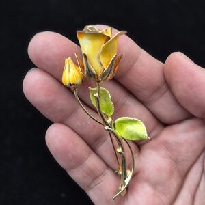 Elegant Vintage Gold and Yellow Rose W/Green Leaves Brooch